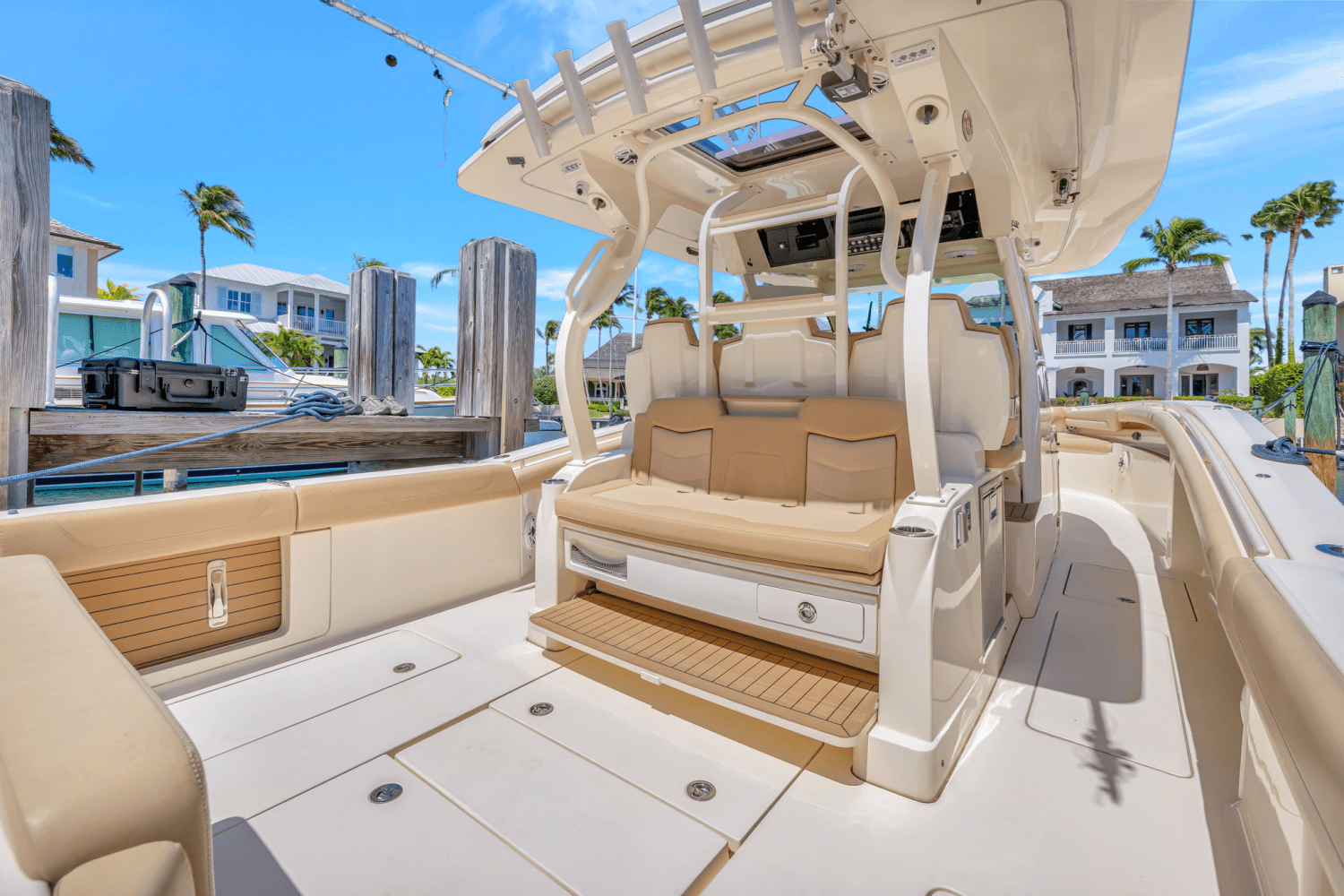 Slide: The Image of Scout 380 LXF 2020 - 25