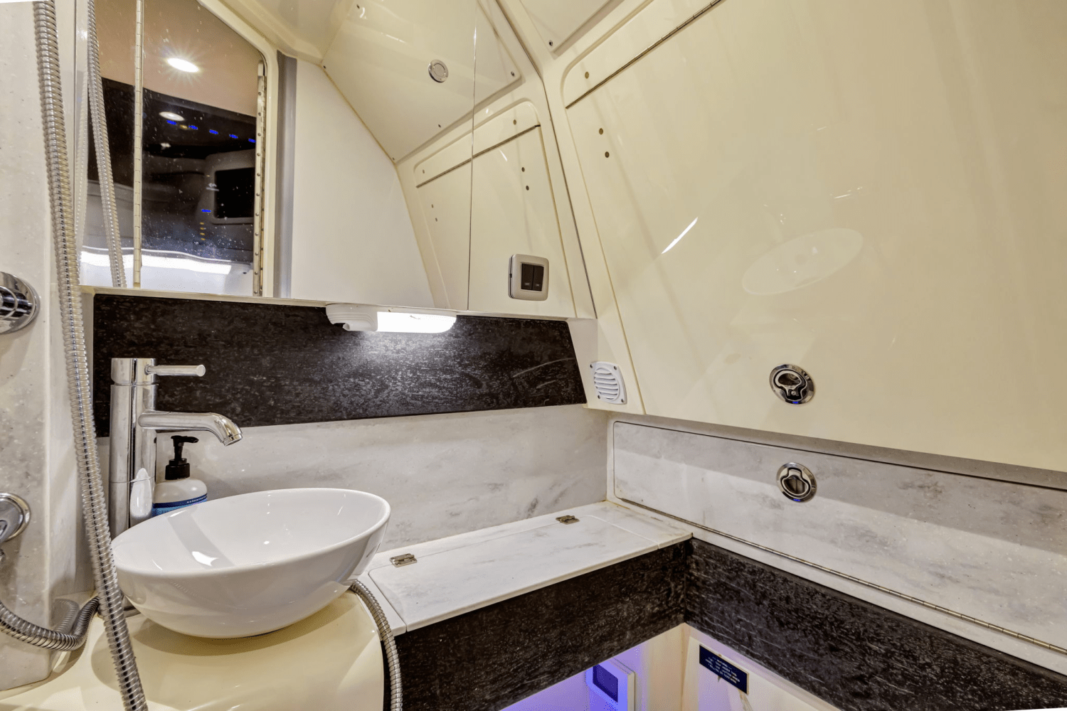 Slide: The Image of Scout 380 LXF 2020 - 38