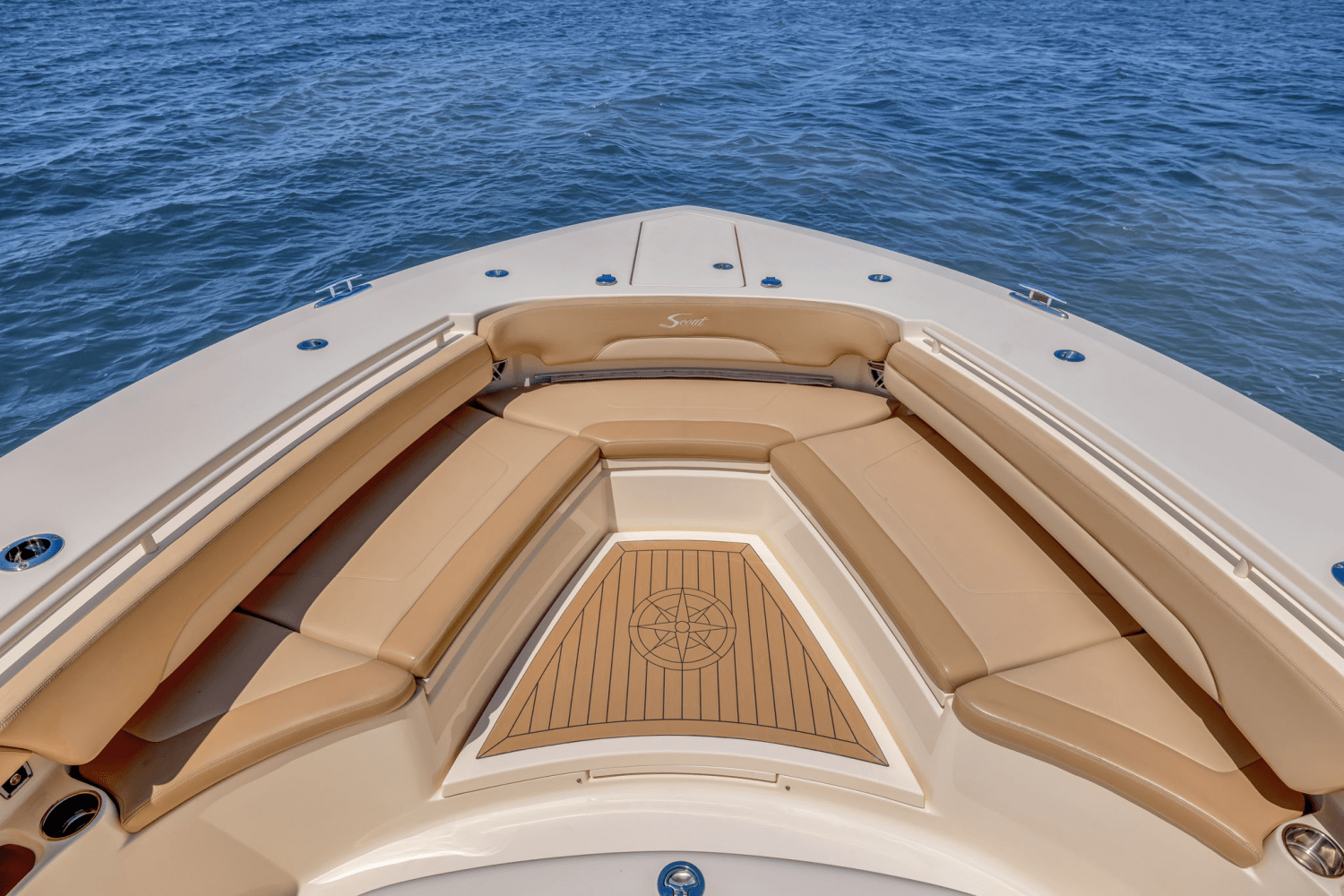 Slide: The Image of Scout 380 LXF 2020 - 43