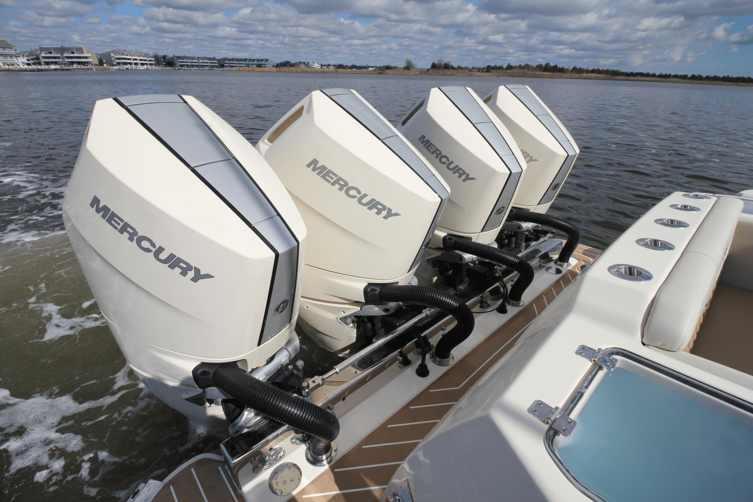 Slide: The Image of Scout 400 LXF 2024 - 10