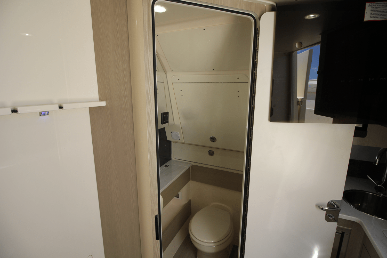 Slide: The Image of Scout 400 LXF 2024 - 100