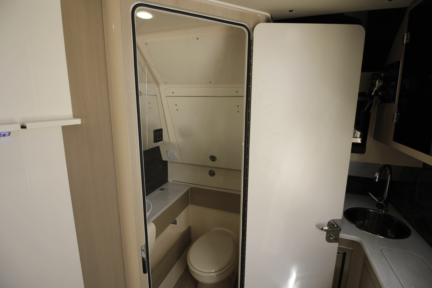 Slide: The Image of Scout 400 LXF 2024 - 101