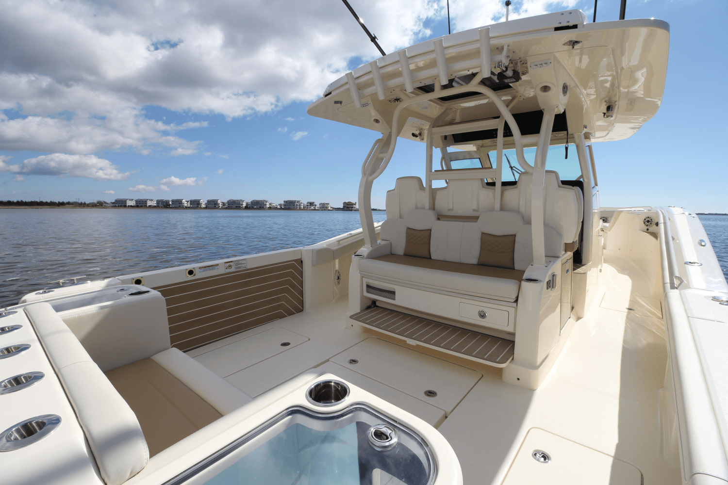 Slide: The Image of Scout 400 LXF 2024 - 11