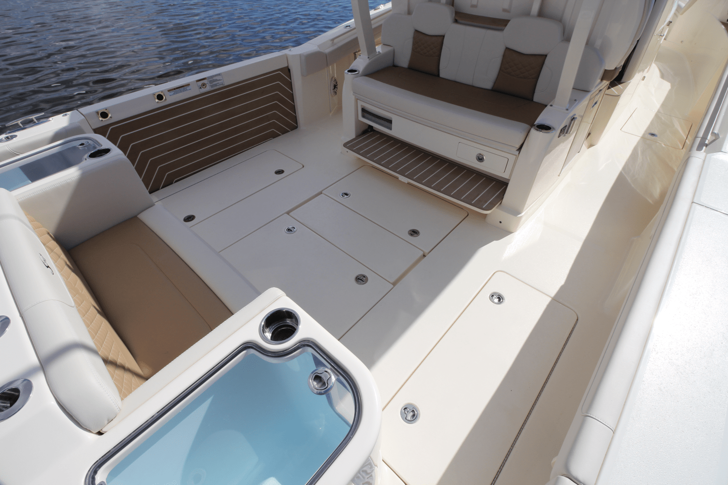 Slide: The Image of Scout 400 LXF 2024 - 12