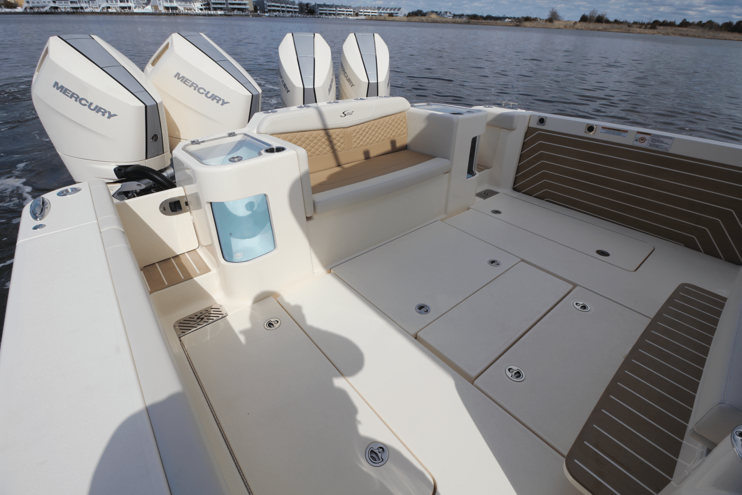 Slide: The Image of Scout 400 LXF 2024 - 13