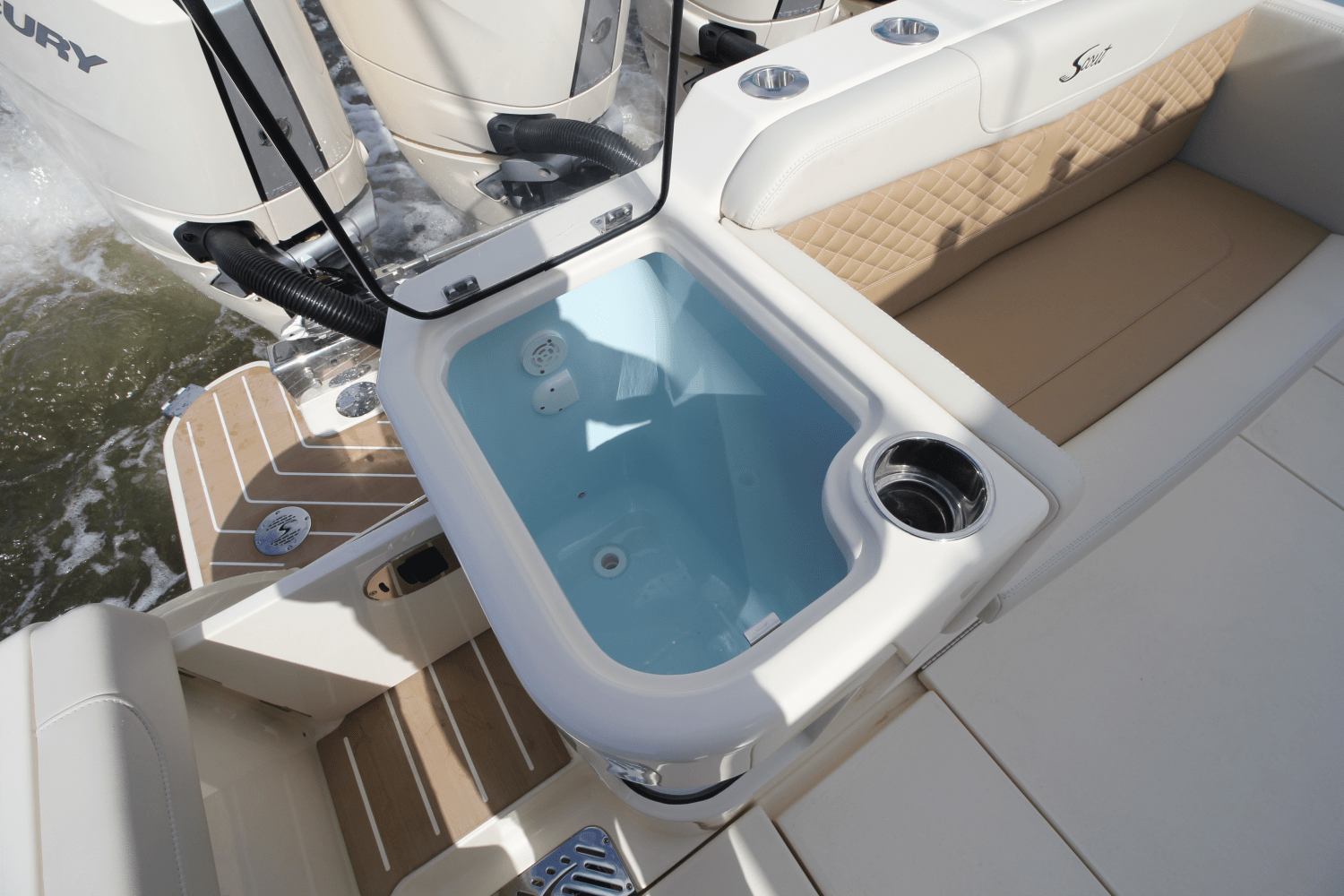 Slide: The Image of Scout 400 LXF 2024 - 14