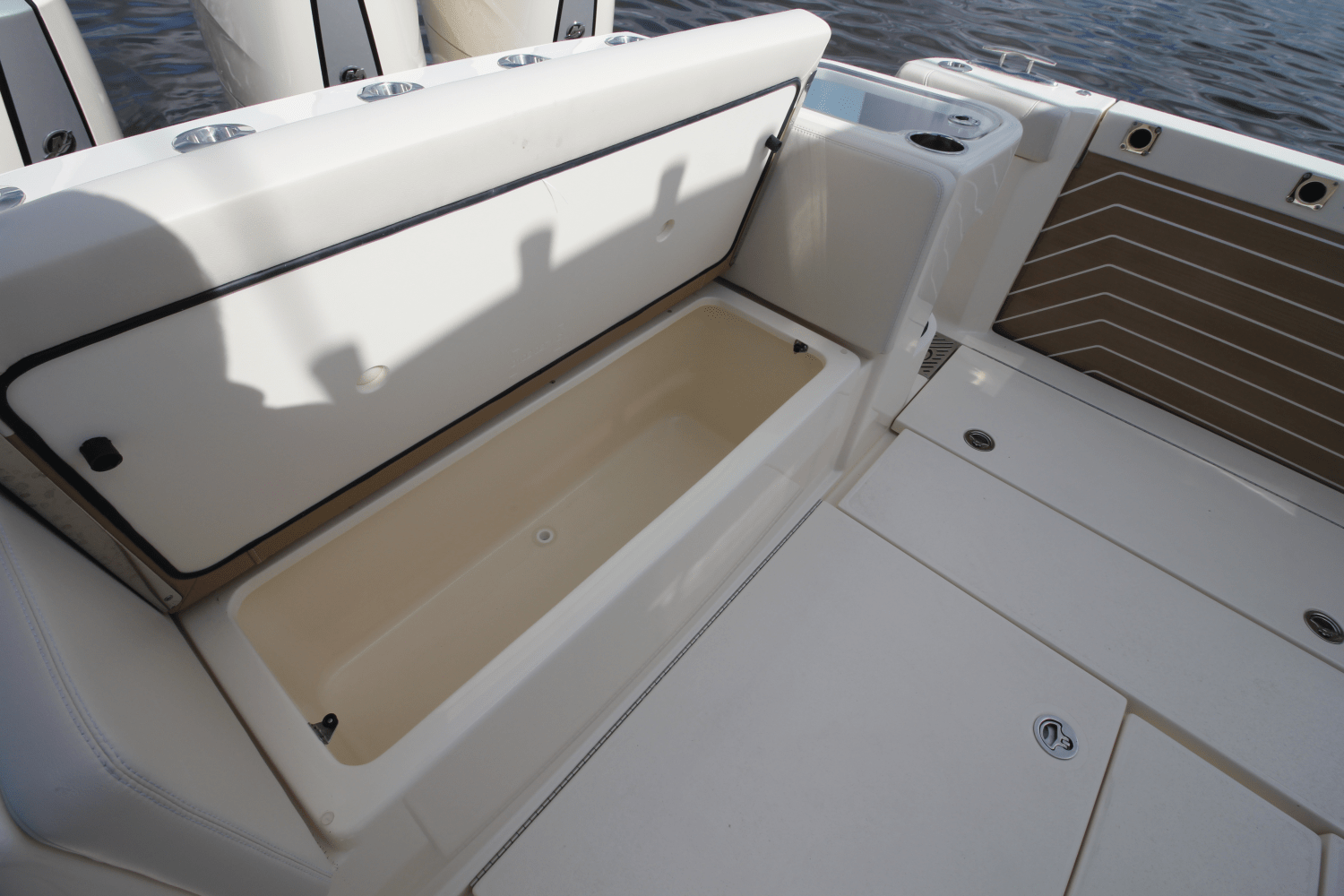 Slide: The Image of Scout 400 LXF 2024 - 15