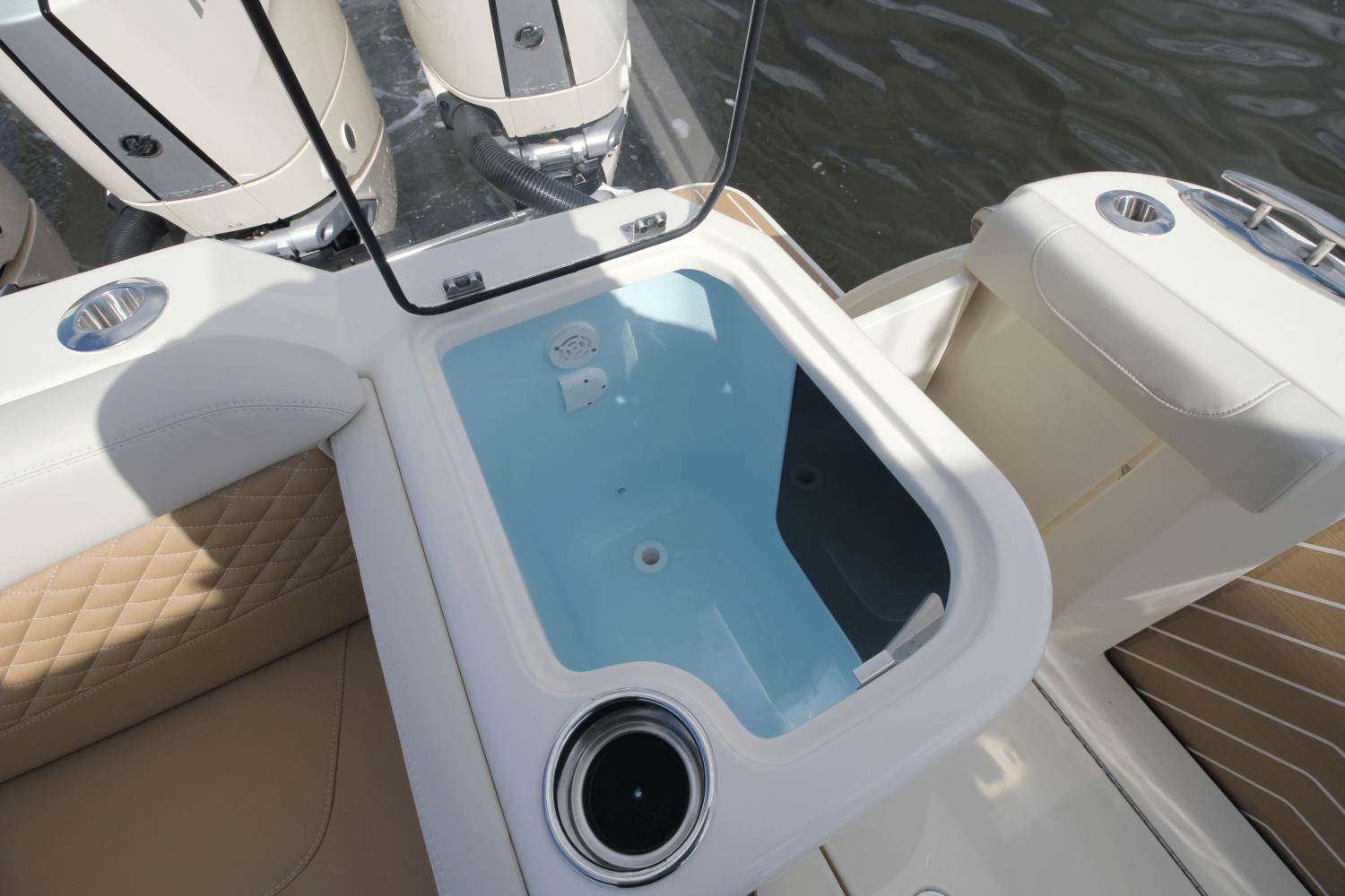 Slide: The Image of Scout 400 LXF 2024 - 16