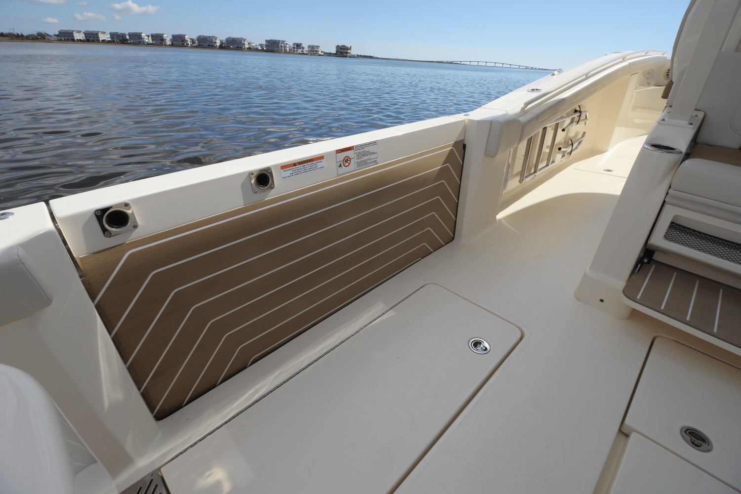 Slide: The Image of Scout 400 LXF 2024 - 17