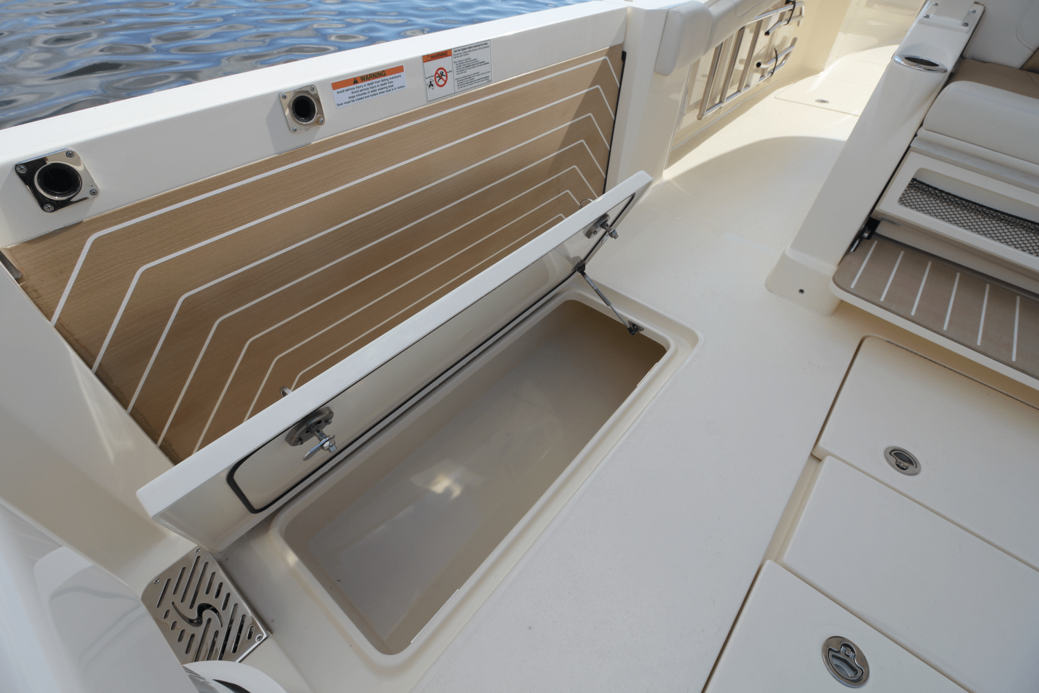 Slide: The Image of Scout 400 LXF 2024 - 18