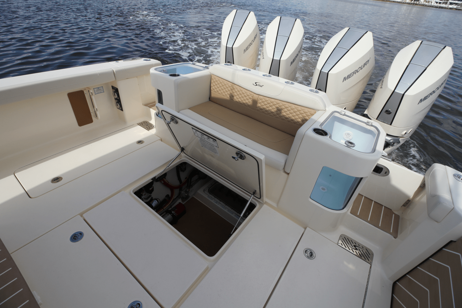 Slide: The Image of Scout 400 LXF 2024 - 19