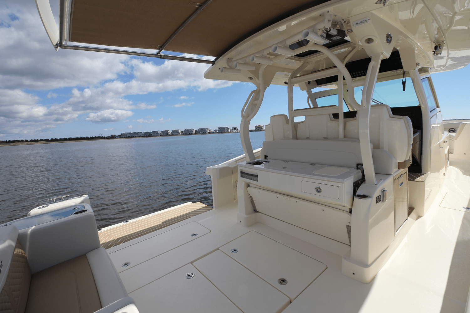 Slide: The Image of Scout 400 LXF 2024 - 25