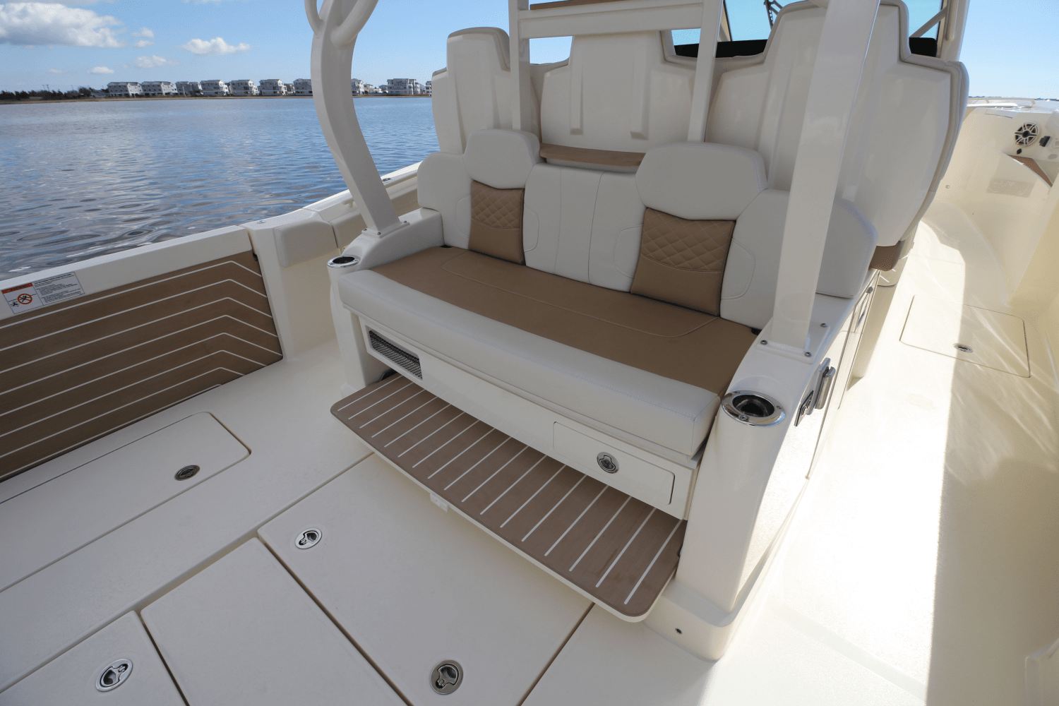 Slide: The Image of Scout 400 LXF 2024 - 27