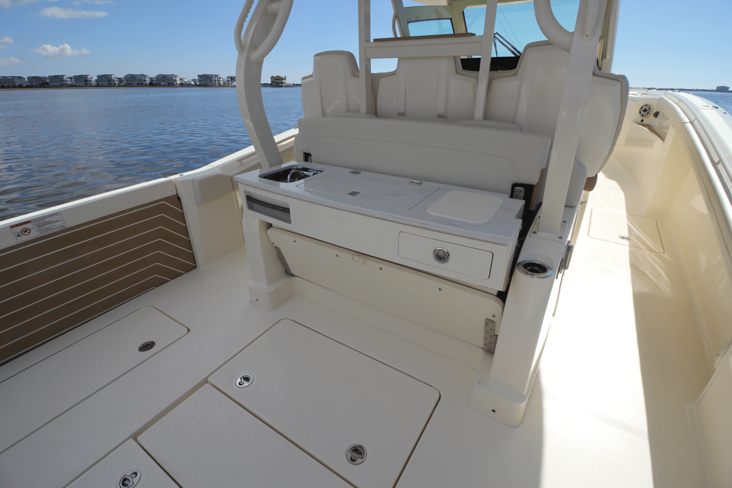 Slide: The Image of Scout 400 LXF 2024 - 28