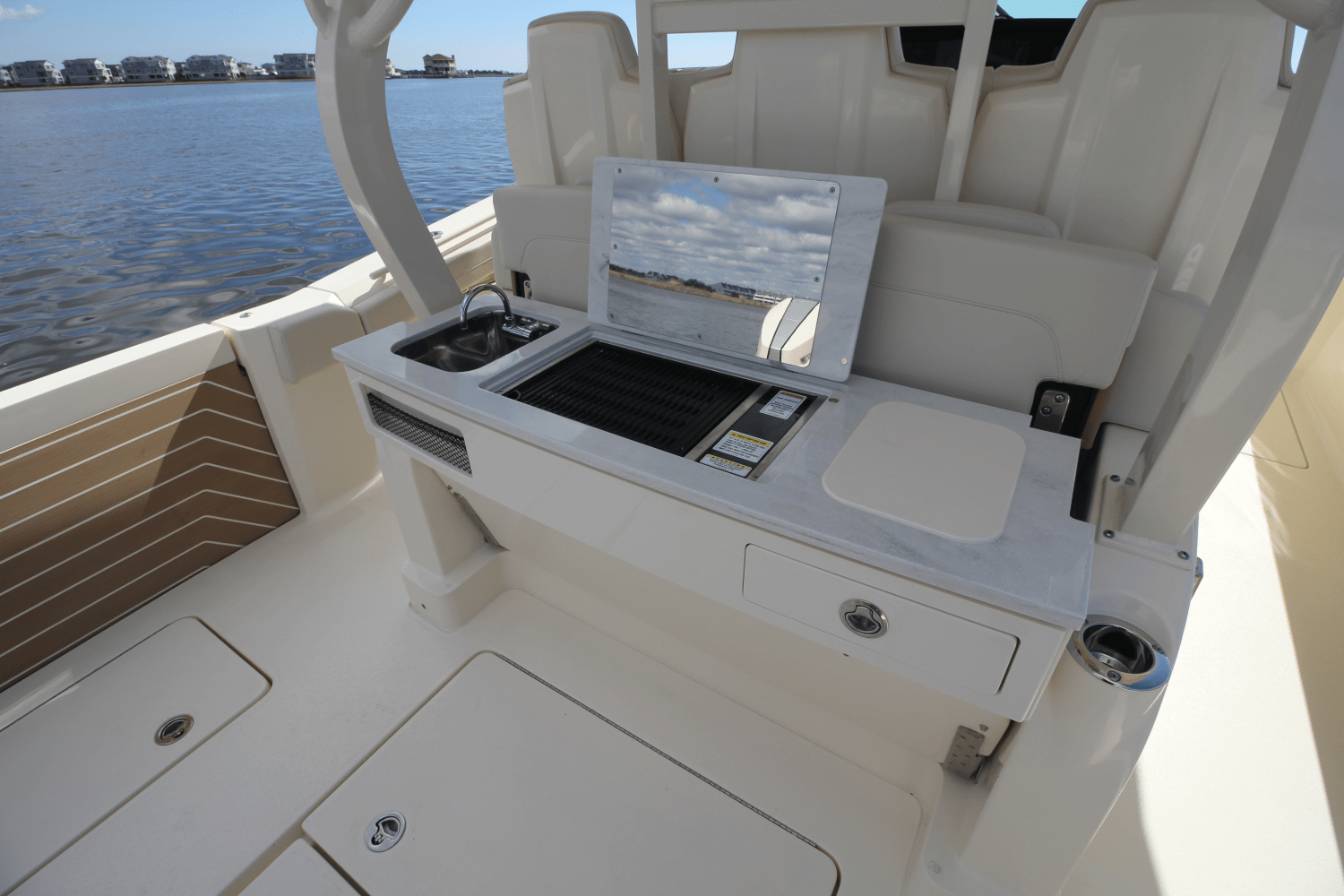 Slide: The Image of Scout 400 LXF 2024 - 29