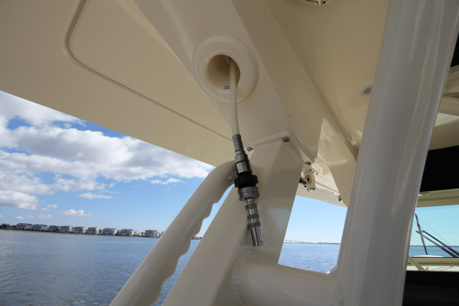 Slide: The Image of Scout 400 LXF 2024 - 30