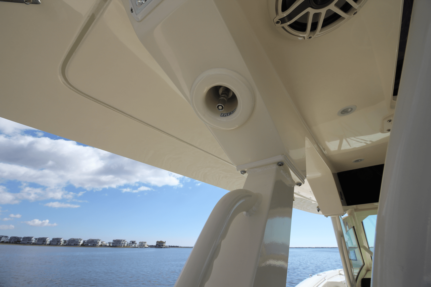 Slide: The Image of Scout 400 LXF 2024 - 31