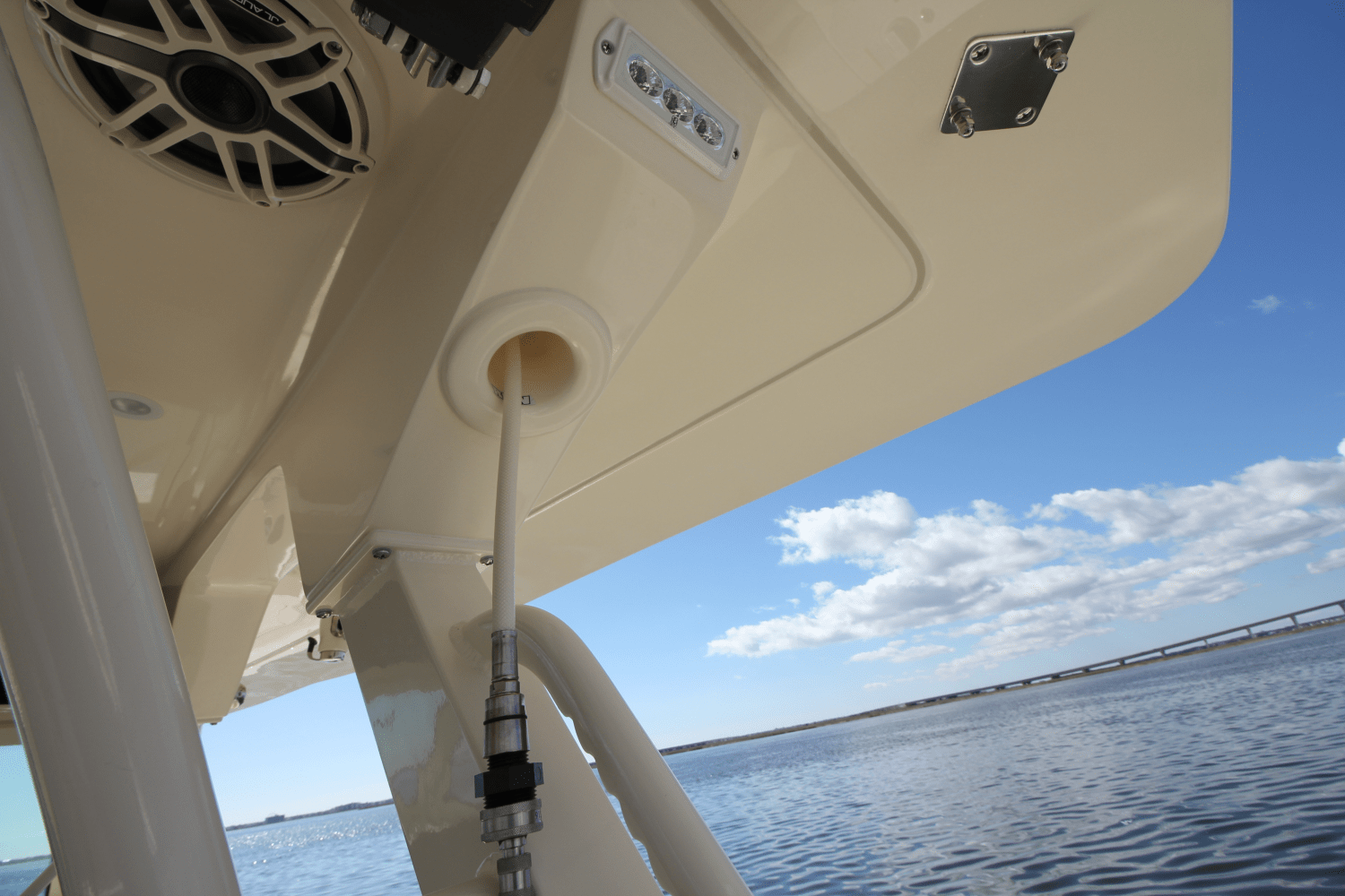 Slide: The Image of Scout 400 LXF 2024 - 32