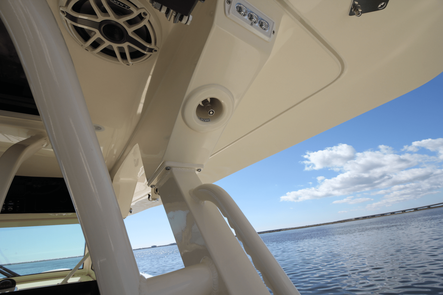 Slide: The Image of Scout 400 LXF 2024 - 33