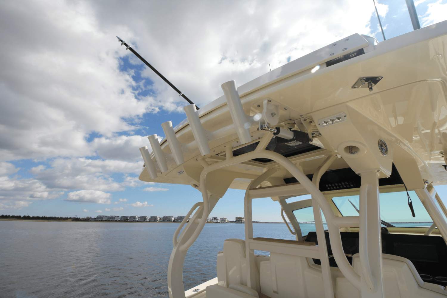 Slide: The Image of Scout 400 LXF 2024 - 34