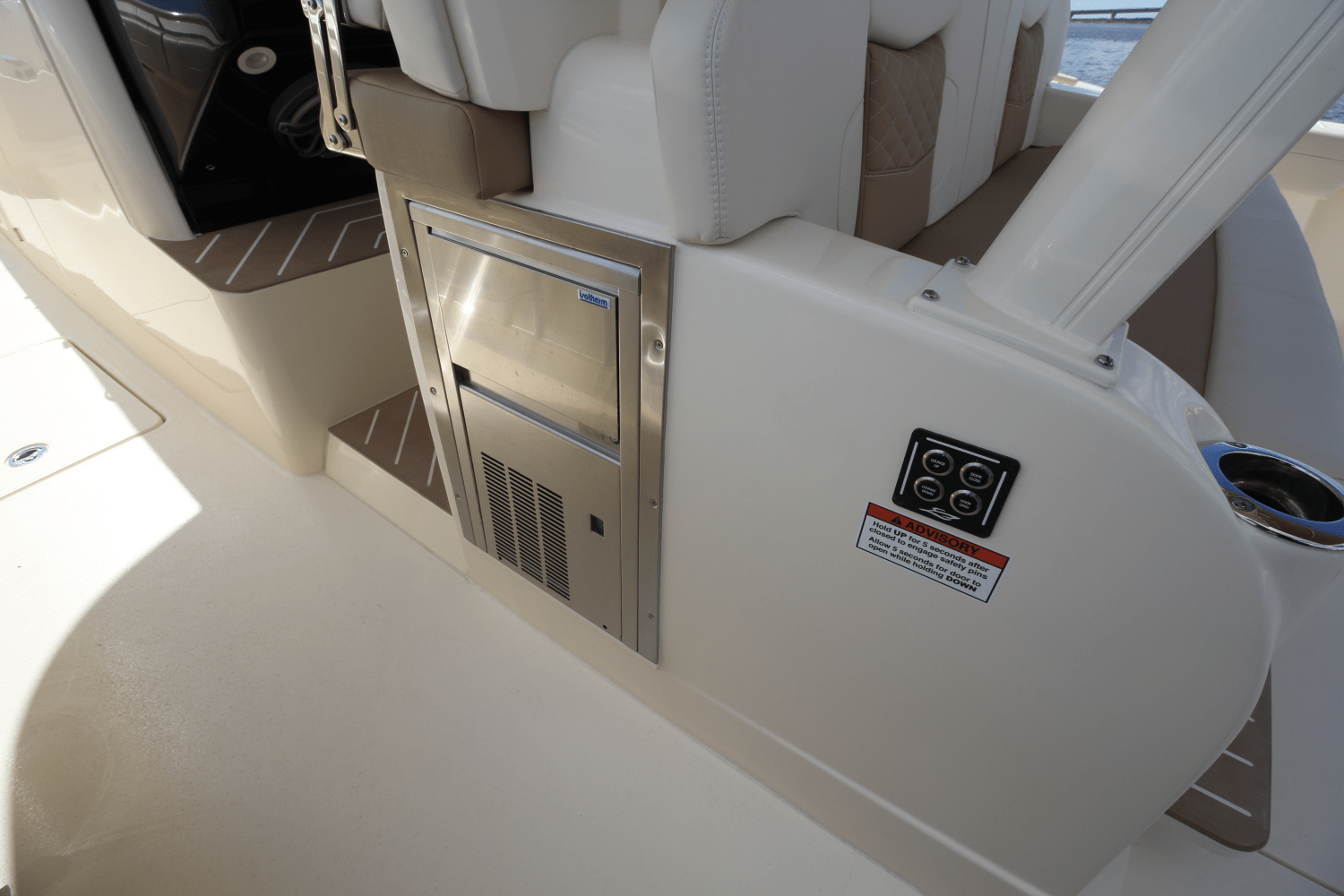 Slide: The Image of Scout 400 LXF 2024 - 39