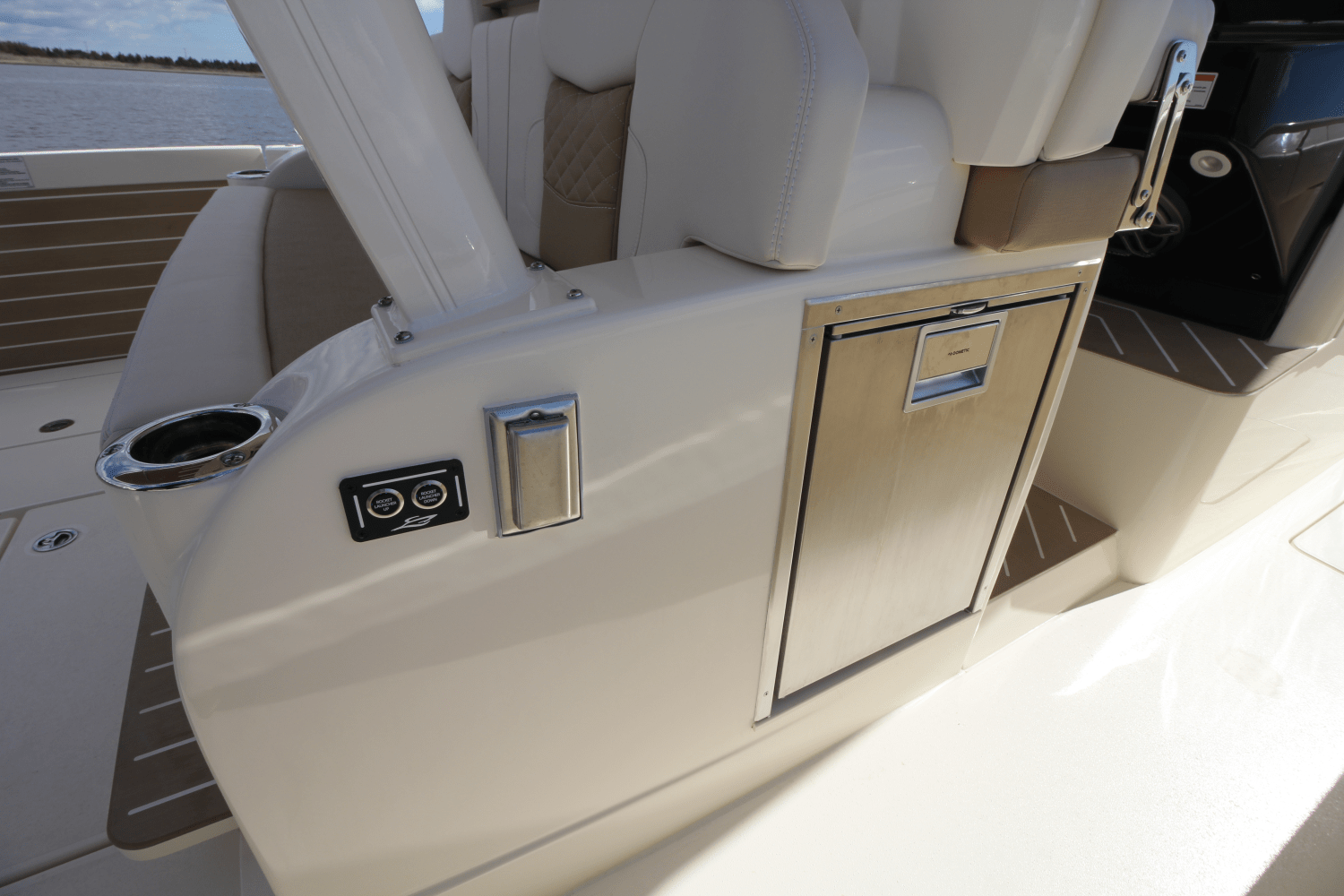 Slide: The Image of Scout 400 LXF 2024 - 40