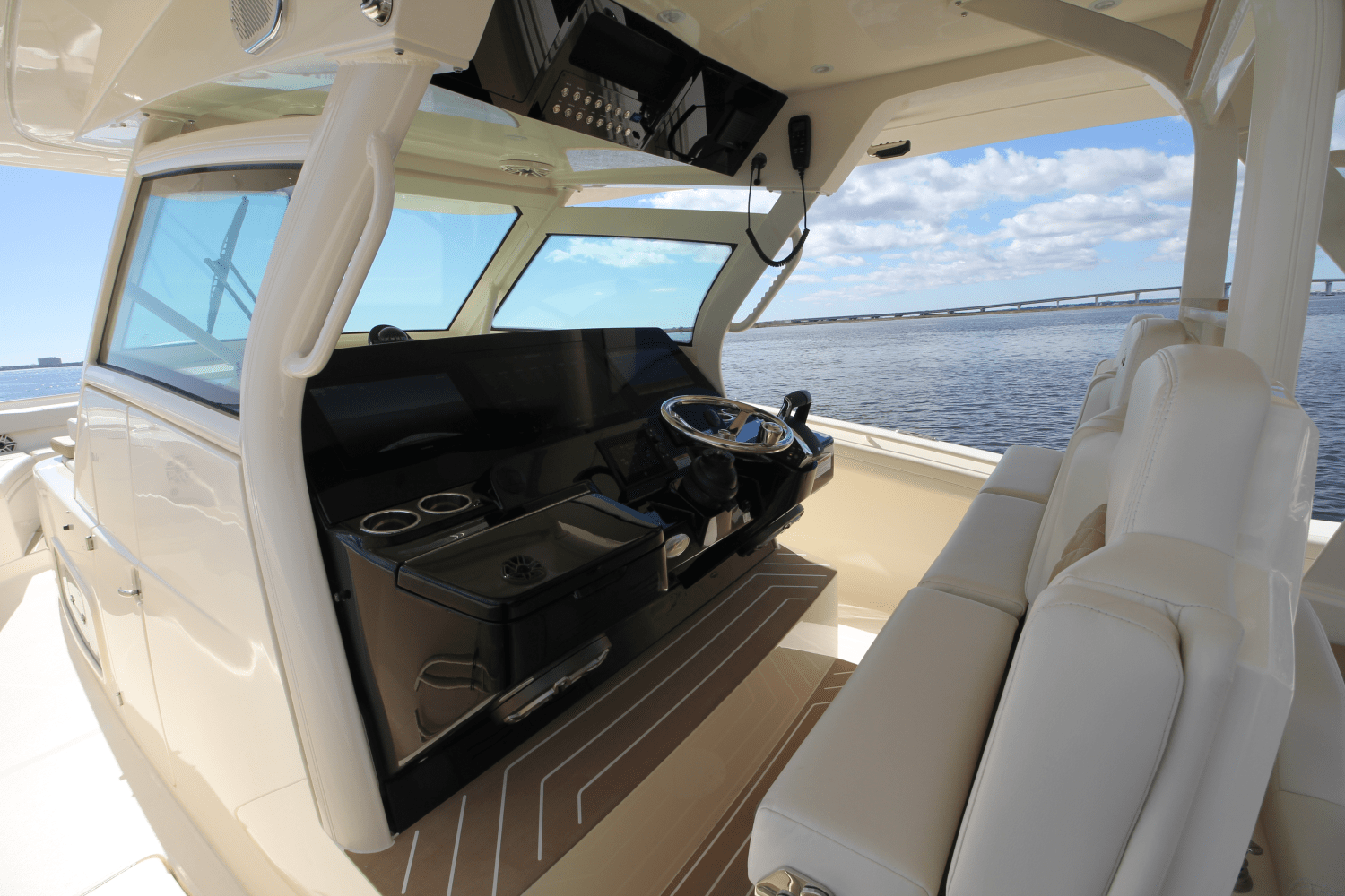 Slide: The Image of Scout 400 LXF 2024 - 41