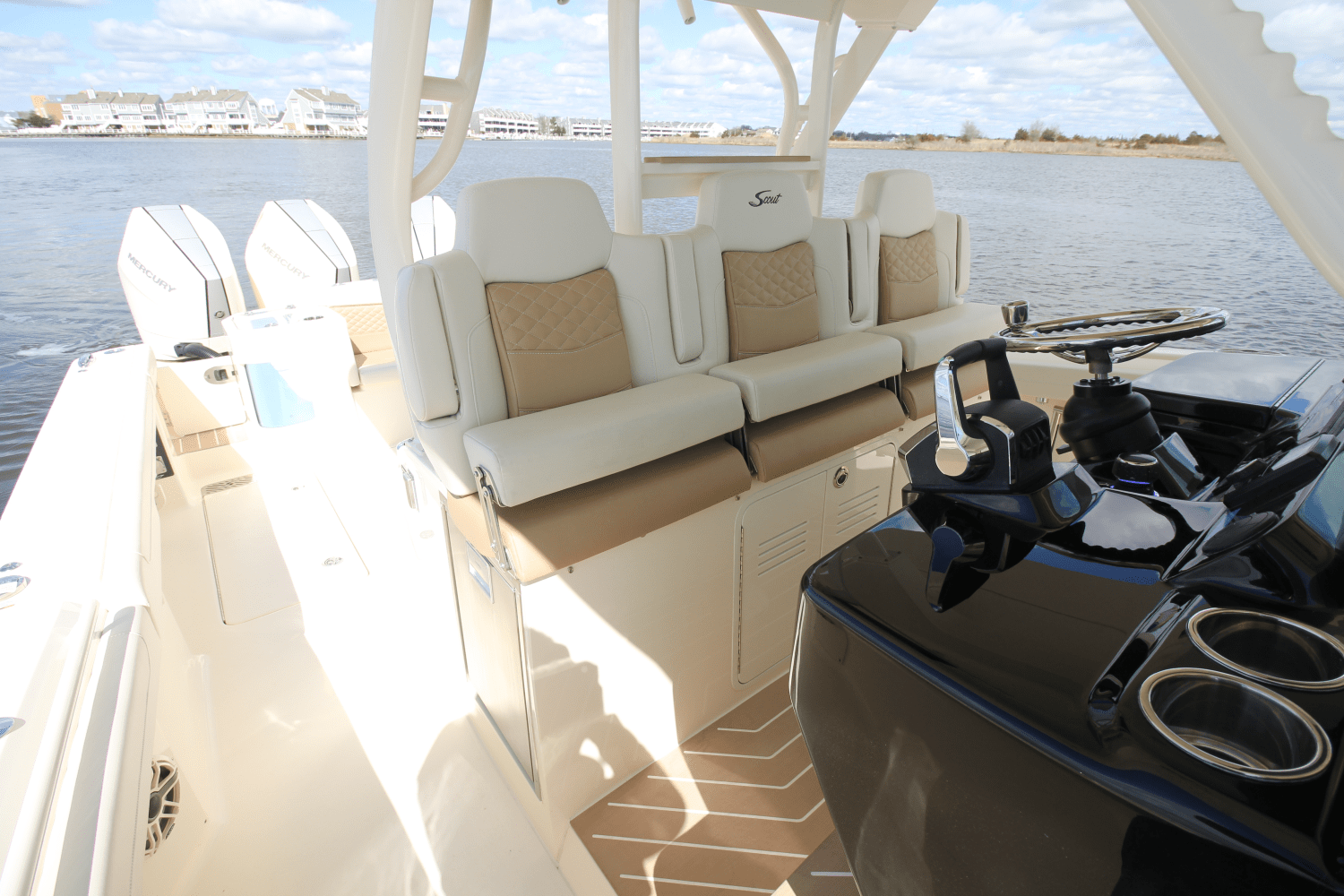 Slide: The Image of Scout 400 LXF 2024 - 42