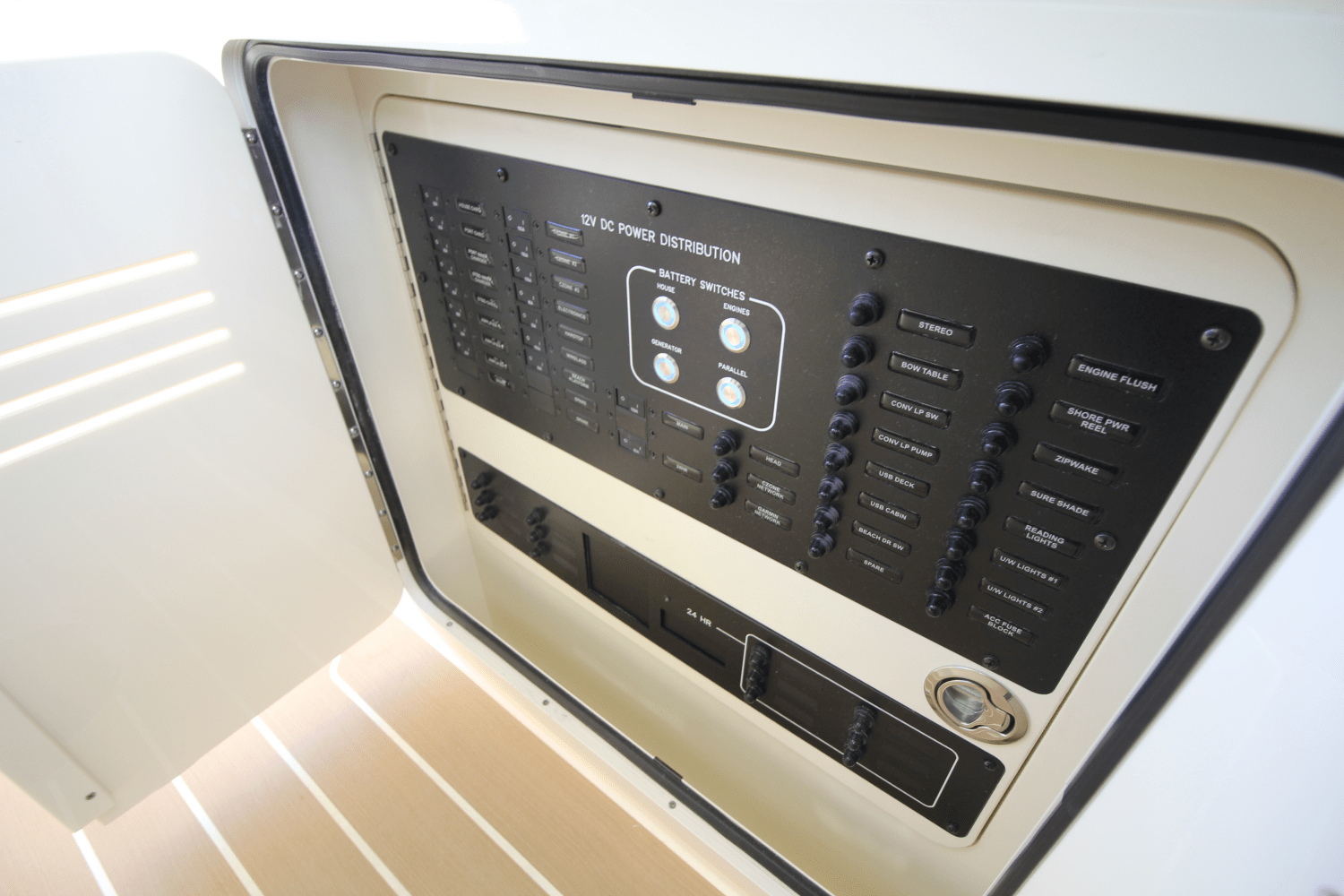 Slide: The Image of Scout 400 LXF 2024 - 45