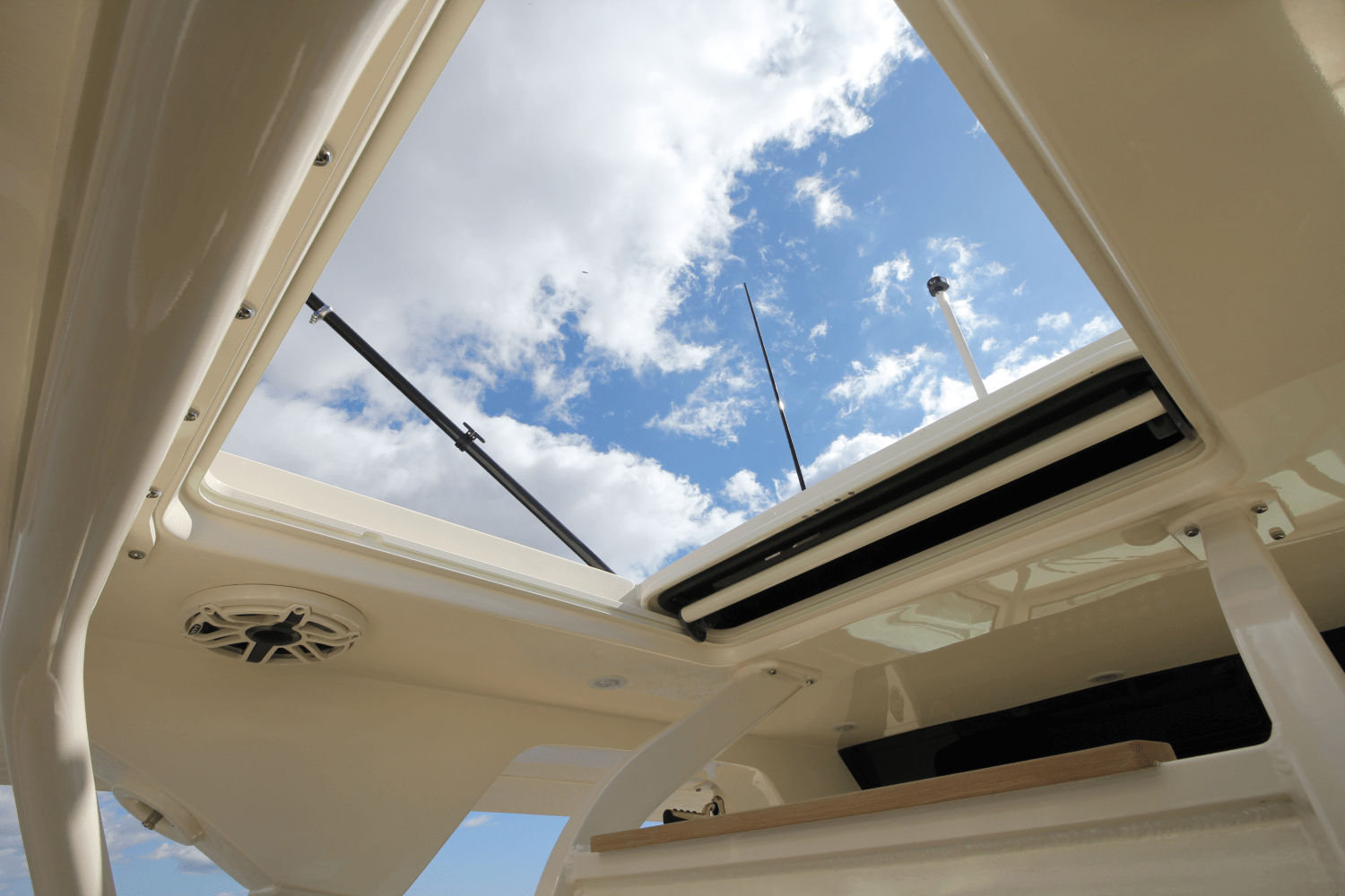 Slide: The Image of Scout 400 LXF 2024 - 47