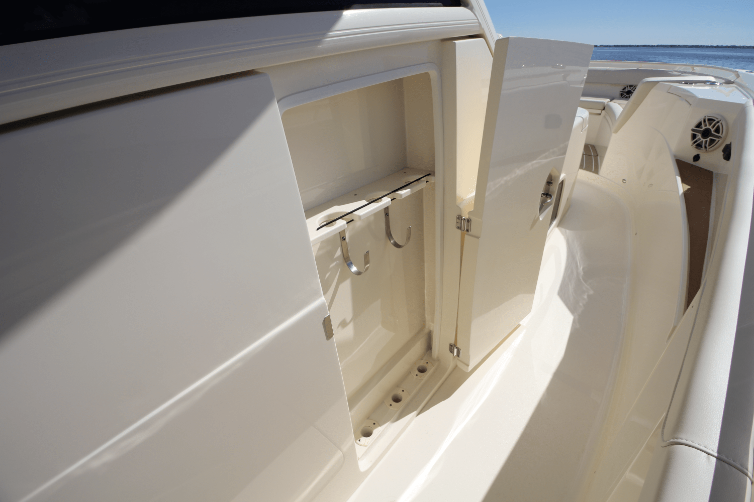 Slide: The Image of Scout 400 LXF 2024 - 64