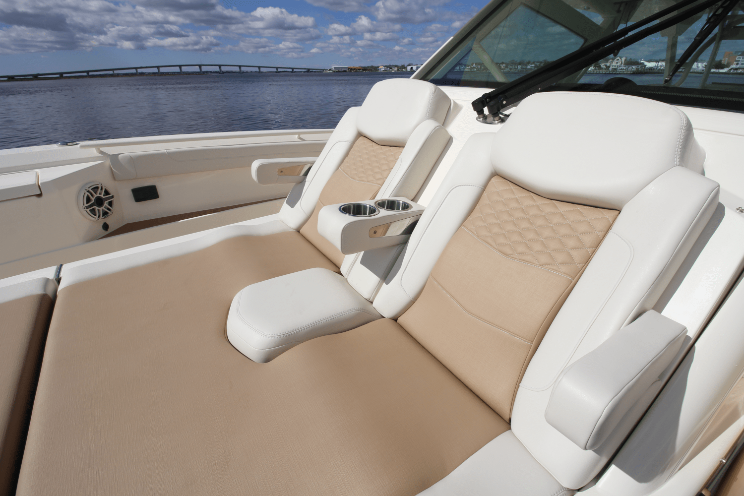 Slide: The Image of Scout 400 LXF 2024 - 76