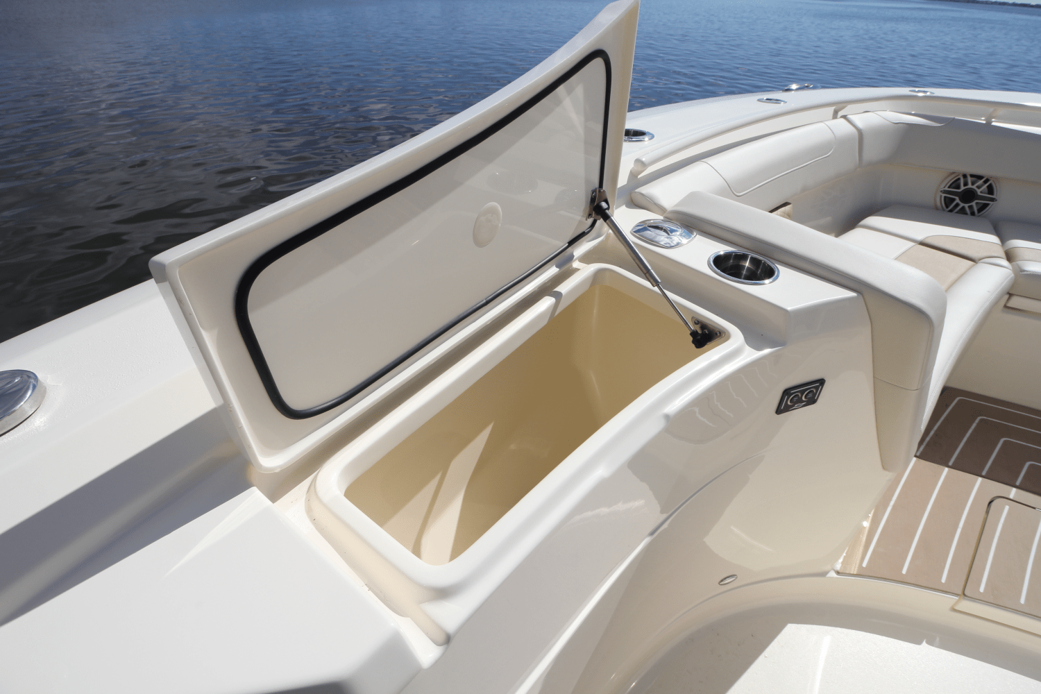 Slide: The Image of Scout 400 LXF 2024 - 80