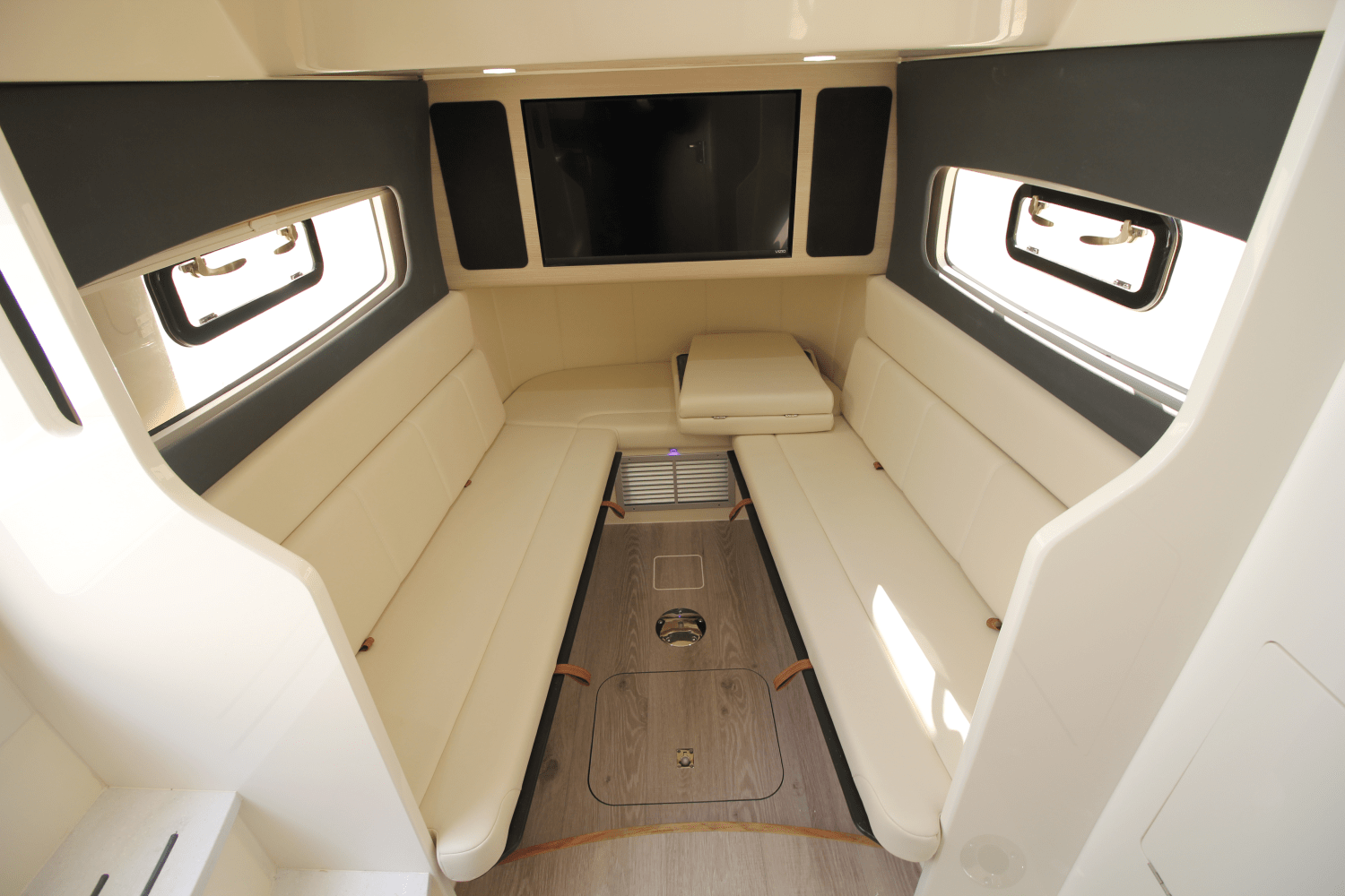 Slide: The Image of Scout 400 LXF 2024 - 89