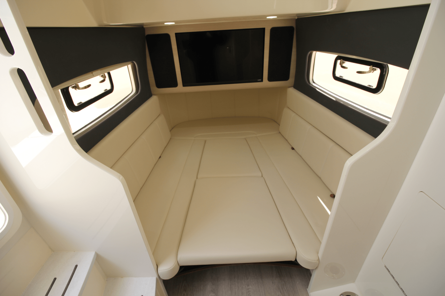 Slide: The Image of Scout 400 LXF 2024 - 90