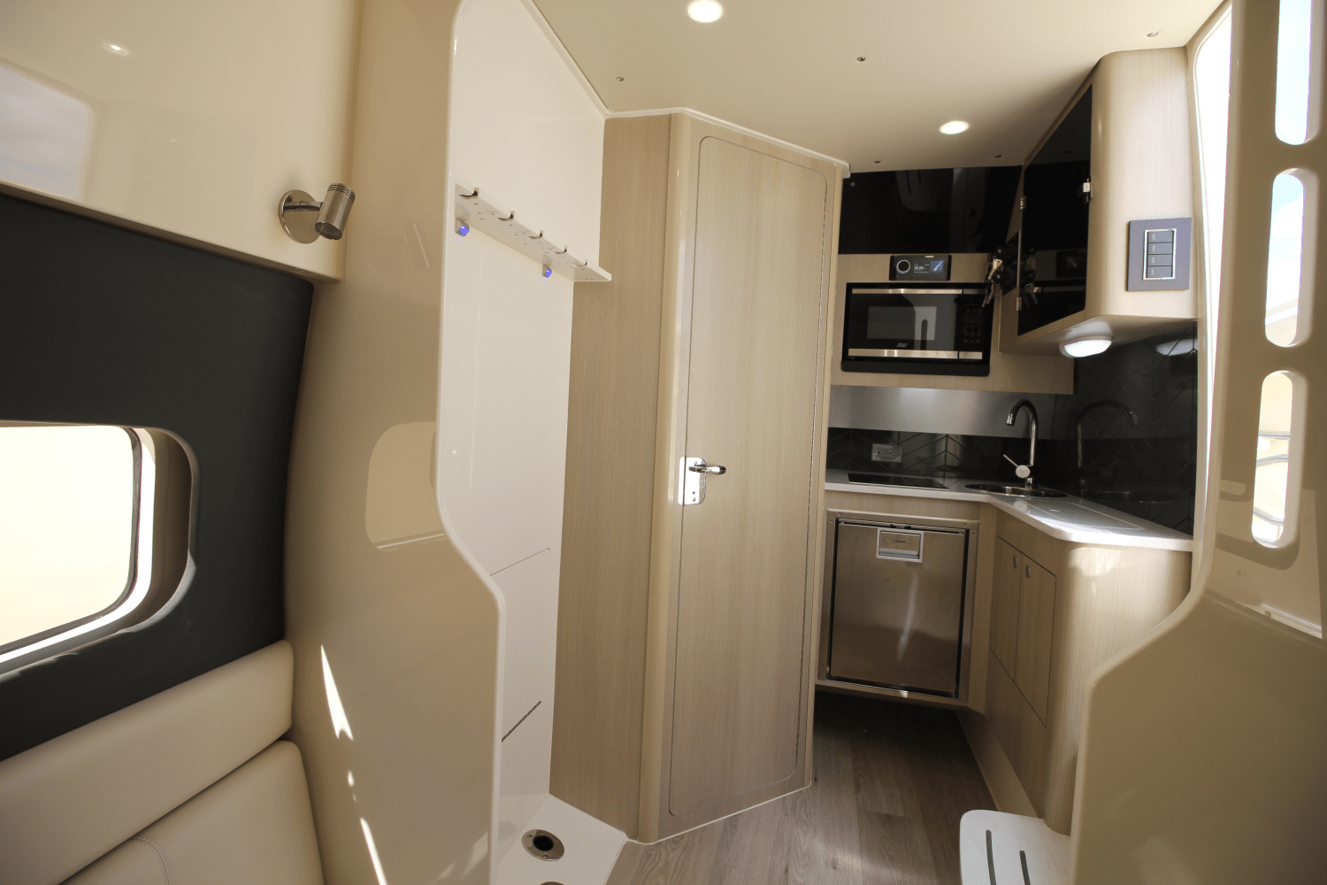 Slide: The Image of Scout 400 LXF 2024 - 94