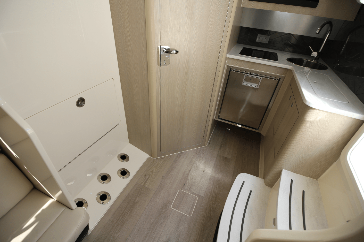 Slide: The Image of Scout 400 LXF 2024 - 95