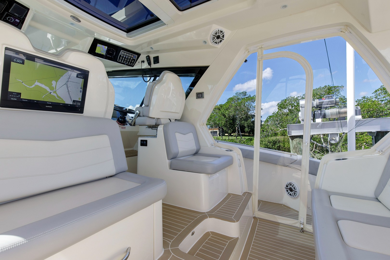 Slide: The Image of Scout 530 LFX 2020 - 14