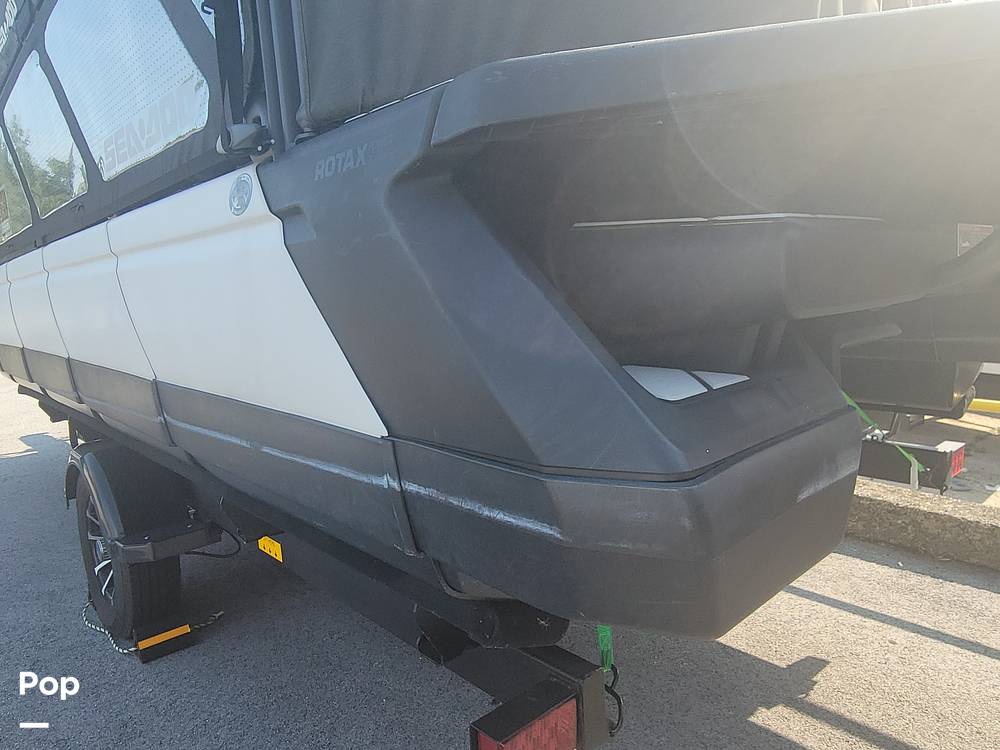 Slide: The Image of Sea-Doo 21 Switch Cruise 2022 - 15720441