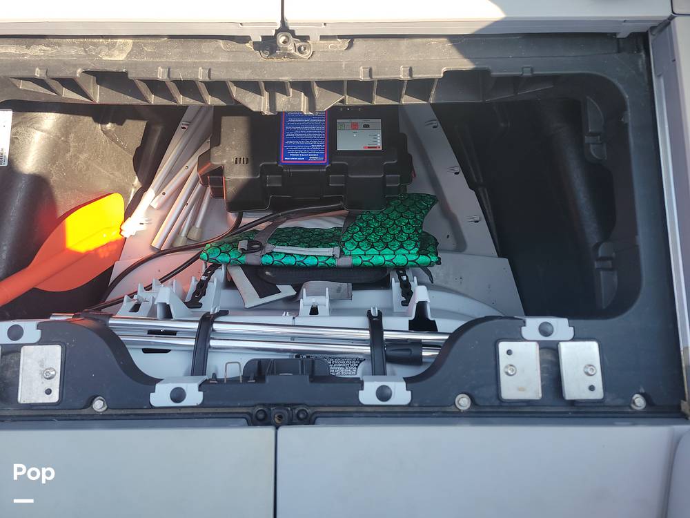 Slide: The Image of Lots Of Storage Space - 15720464