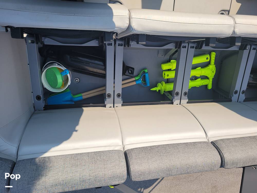 Slide: The Image of Lots Of Storage Space - 15720477