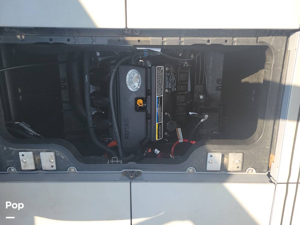 Slide: The Image of Sea-Doo 21 Switch Cruise 2022 - 15720480