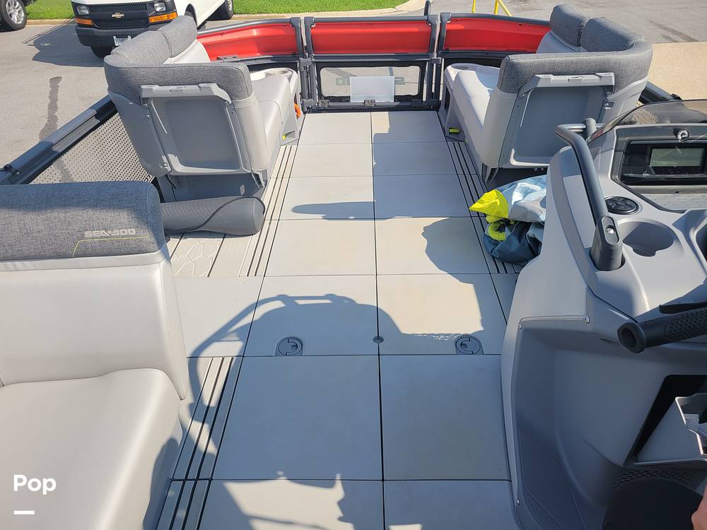Slide: The Image of Sea-Doo 21 Switch Cruise 2022 - 15720486