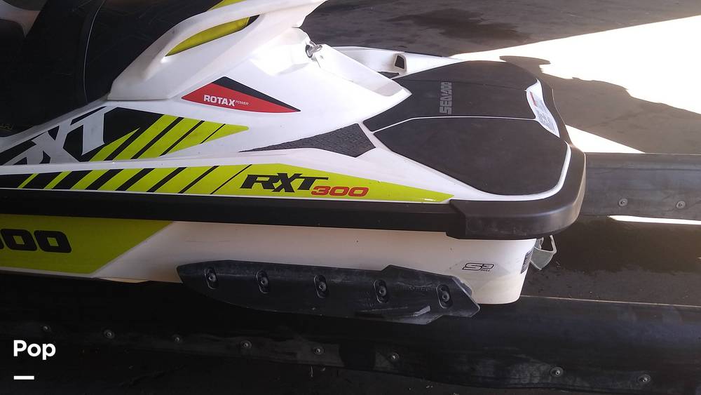 Slide: The Image of Sea-Doo RXT-300 HO 2017 - 11376384