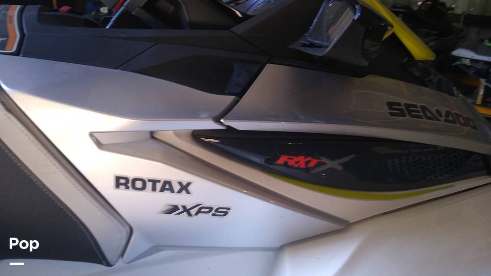 Slide: The Image of Sea-Doo RXT-300 HO 2017 - 11376355
