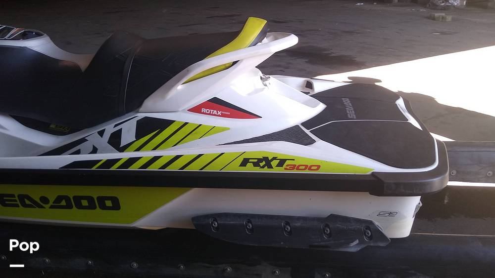 Slide: The Image of Sea-Doo RXT-300 HO 2017 - 11376385