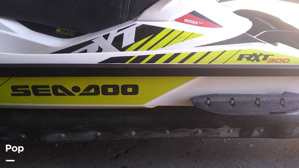 Slide: The Image of Sea-Doo RXT-300 HO 2017 - 11376877