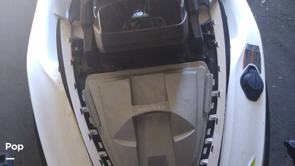 Slide: The Image of Sea-Doo RXT-300 HO 2017 - 11376333