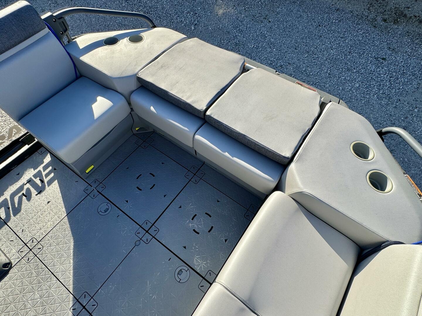 Slide: The Image of Sea-Doo Switch 21 Cruise-Sport 230 2022 - 5176135