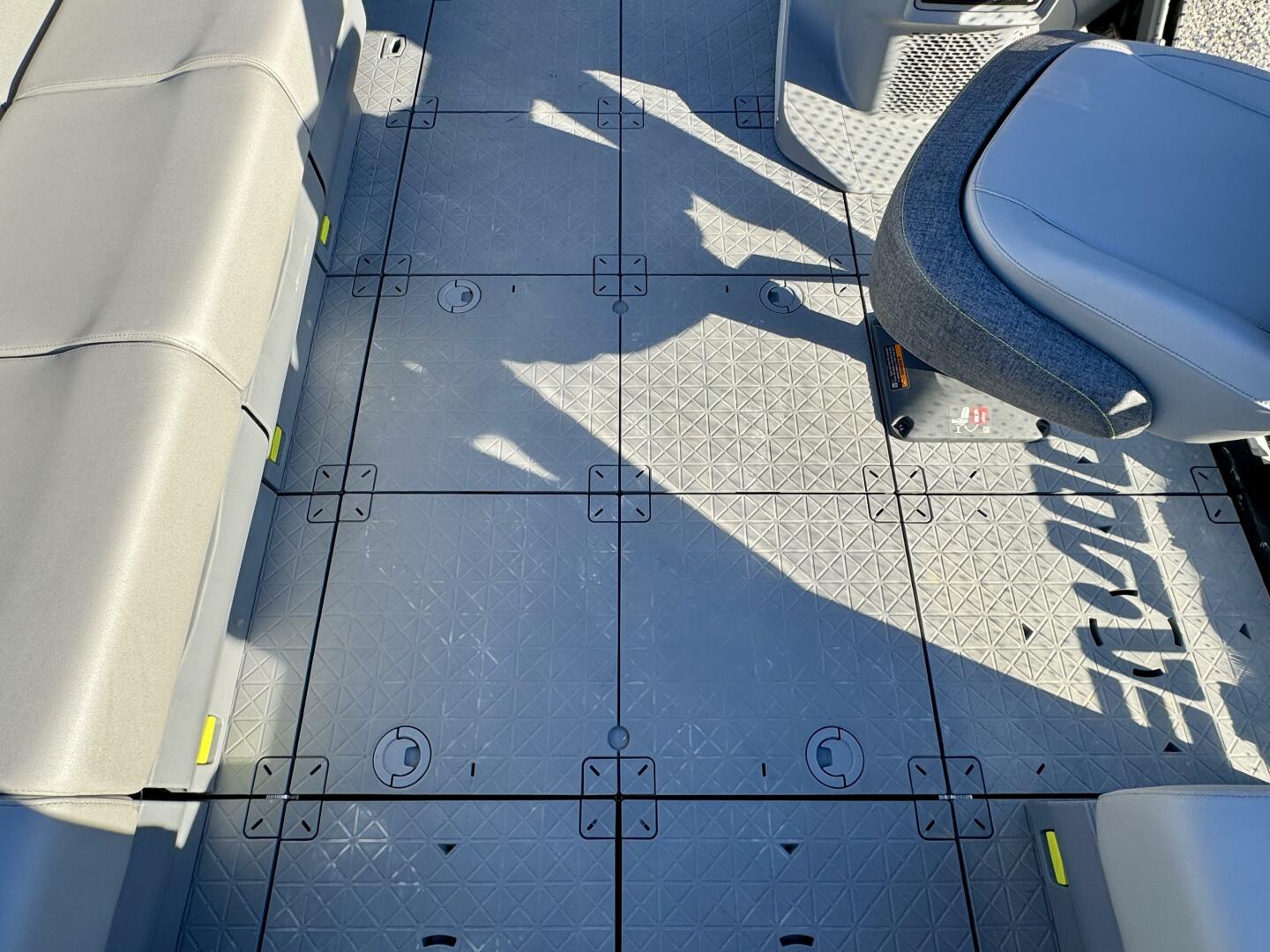 Slide: The Image of Sea-Doo Switch 21 Cruise-Sport 230 2022 - 5176145